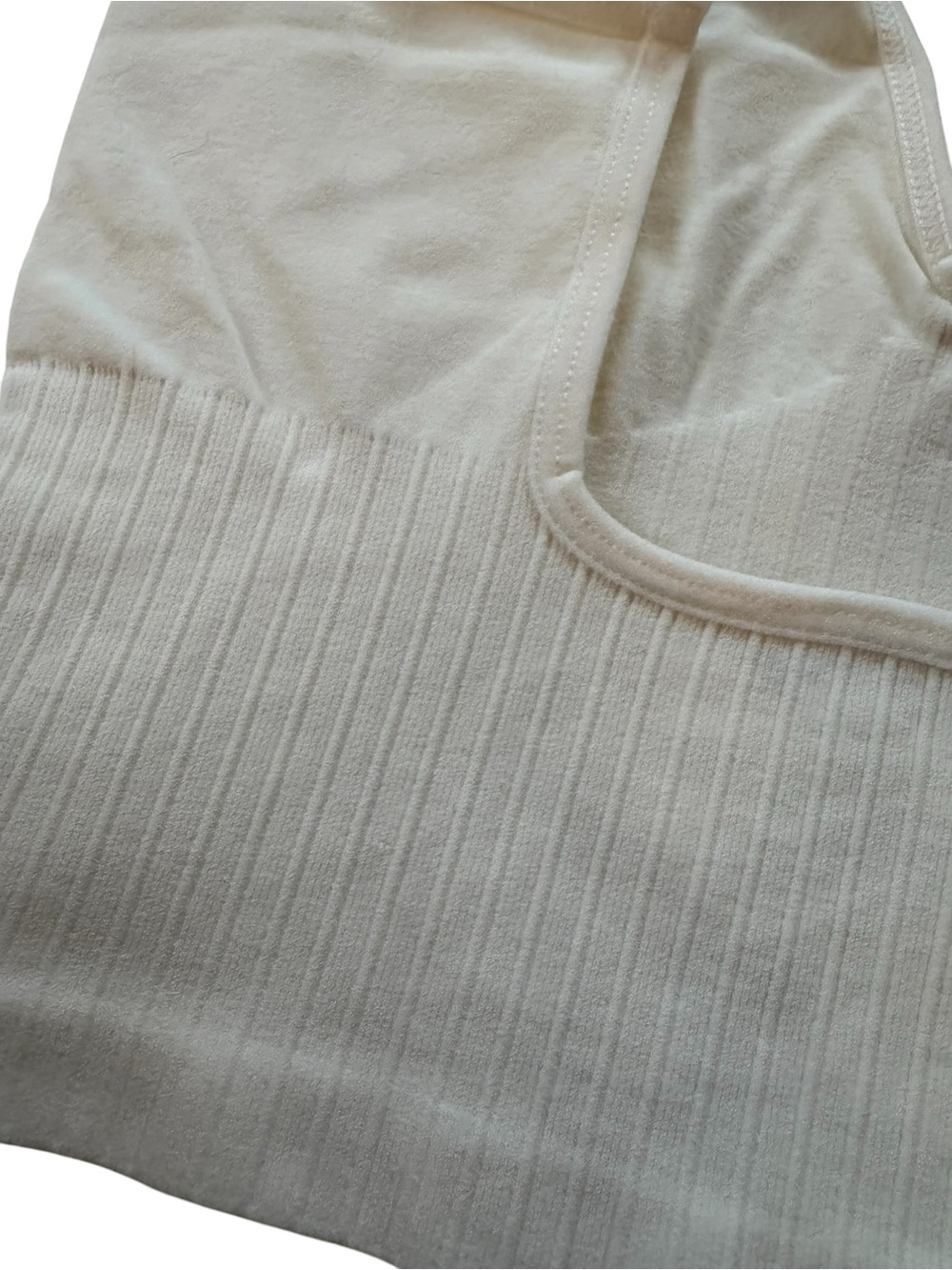 Ivory/cream Ribbed V-Neck Cropped Tank - Picture 4 of 4